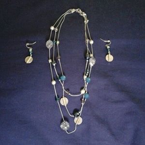 Neckales and earrings set